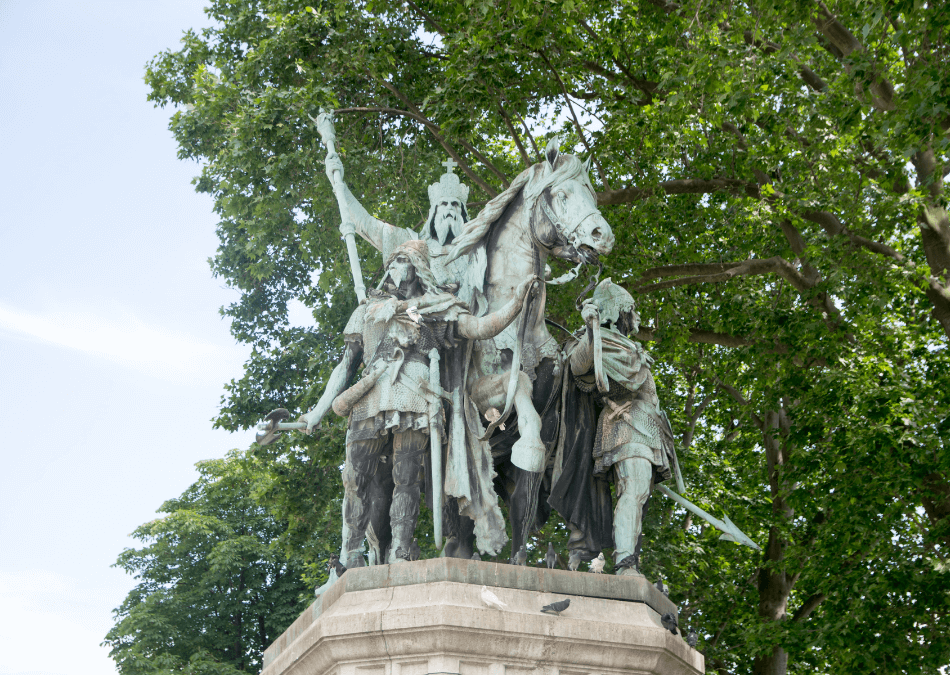 statuie carol cel mare