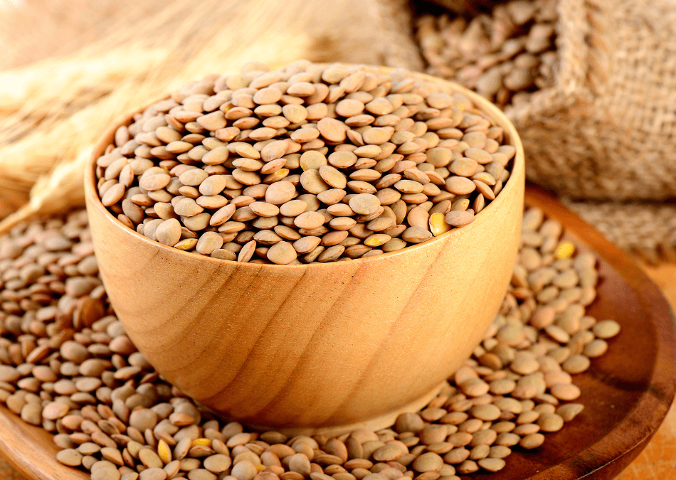 linte maro crude in bol de lemn