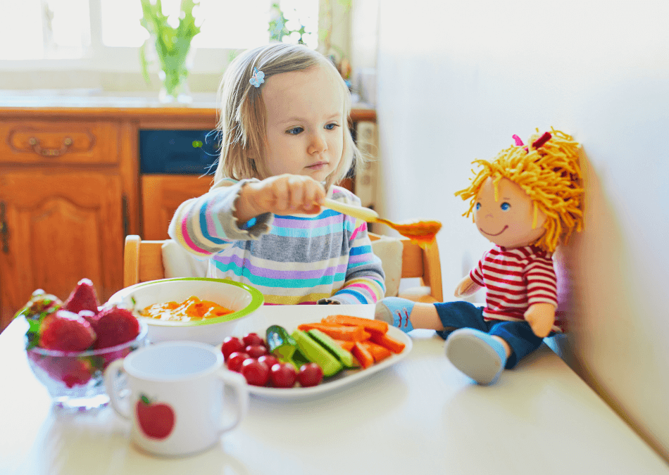 mancare ecologica fetita papusa