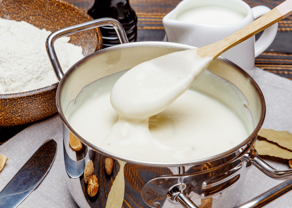 oala cu sos bechamel