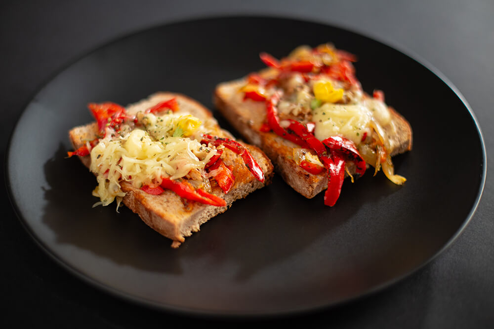 Fotografie Toast cu legume si gouda