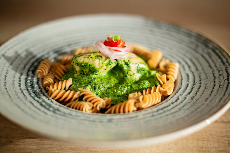 Fotografie Piept de pui cu salsa verde