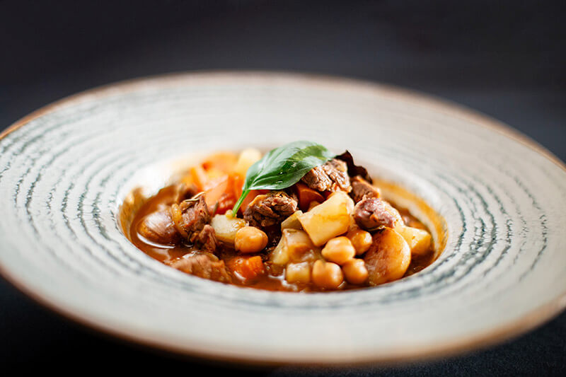 Fotografie Cazuela de naut cu vita Fotografie Cazuela de naut cu vita