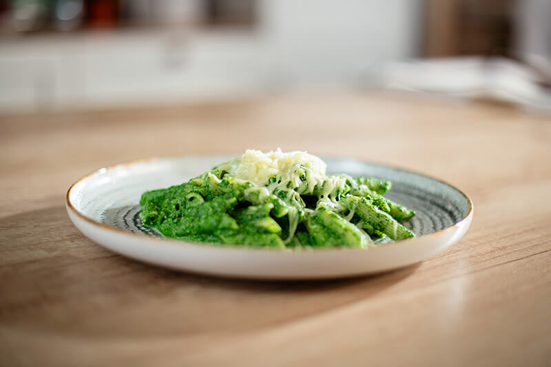 Fotografie Pasta verde con gouda Fotografie Pasta verde con gouda