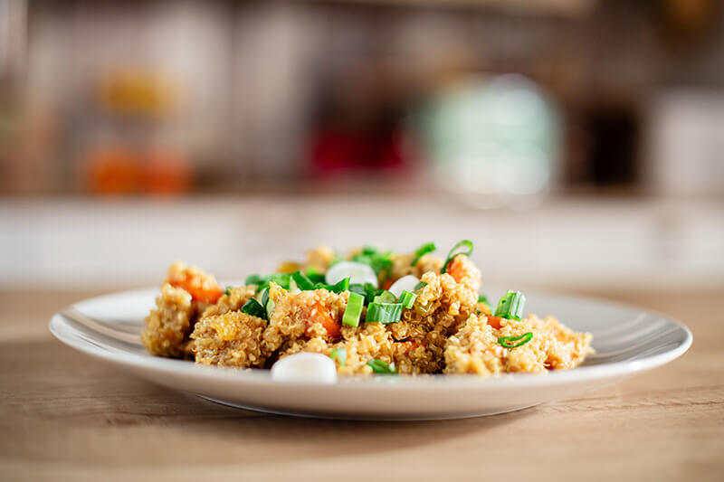 Fotografie Quinoa cu morcovi la cuptor Fotografie Quinoa cu morcovi la cuptor