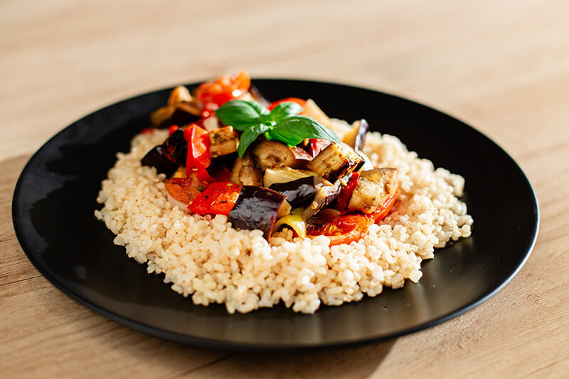 Fotografie Orez cu legume la cuptor Fotografie Orez cu legume la cuptor